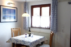 Sonninger Essbereich direkt am Südfenster mit Blick in den Garten