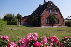 Haus Meisenweg 22, die Wohnung befindet sich im 1. OG. Knapp 1.000m² großes Grundstück.