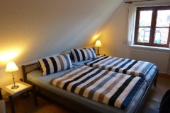 Schlafzimmer 1: Doppelbett, 200 x 200 cm groß