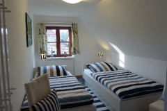 Schlafzimmer 2: 2 Einzelbetten 90 x 200 cm