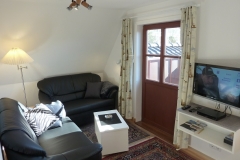 Wohnzimmer Sitzbereich, direkter Zugang zum Balkon, 26'' LCD-Fernseher
