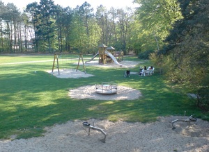 Spielplatz im Wäldchen im Haidweg